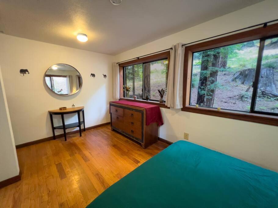 Little House In The Redwoods With A Hot Tub! Daire Garberville Dış mekan fotoğraf