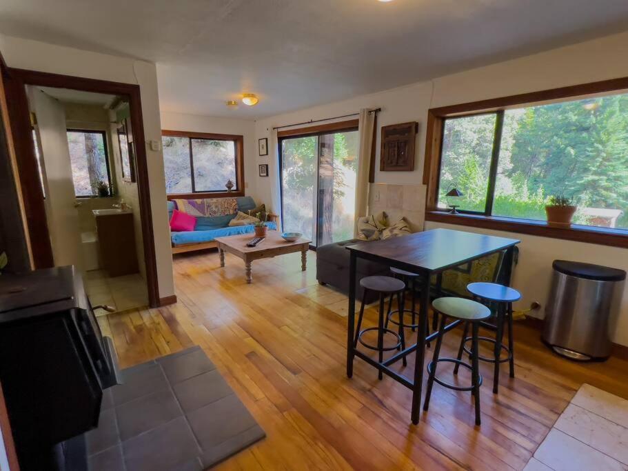 Little House In The Redwoods With A Hot Tub! Daire Garberville Dış mekan fotoğraf